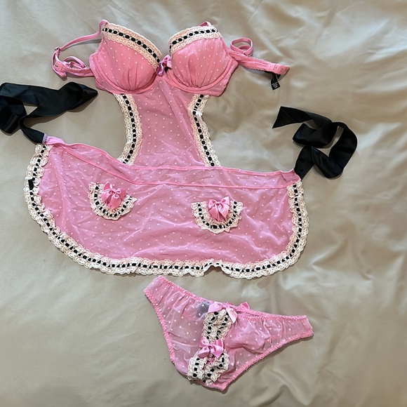 Lingerie Set - Picture 2 of 2